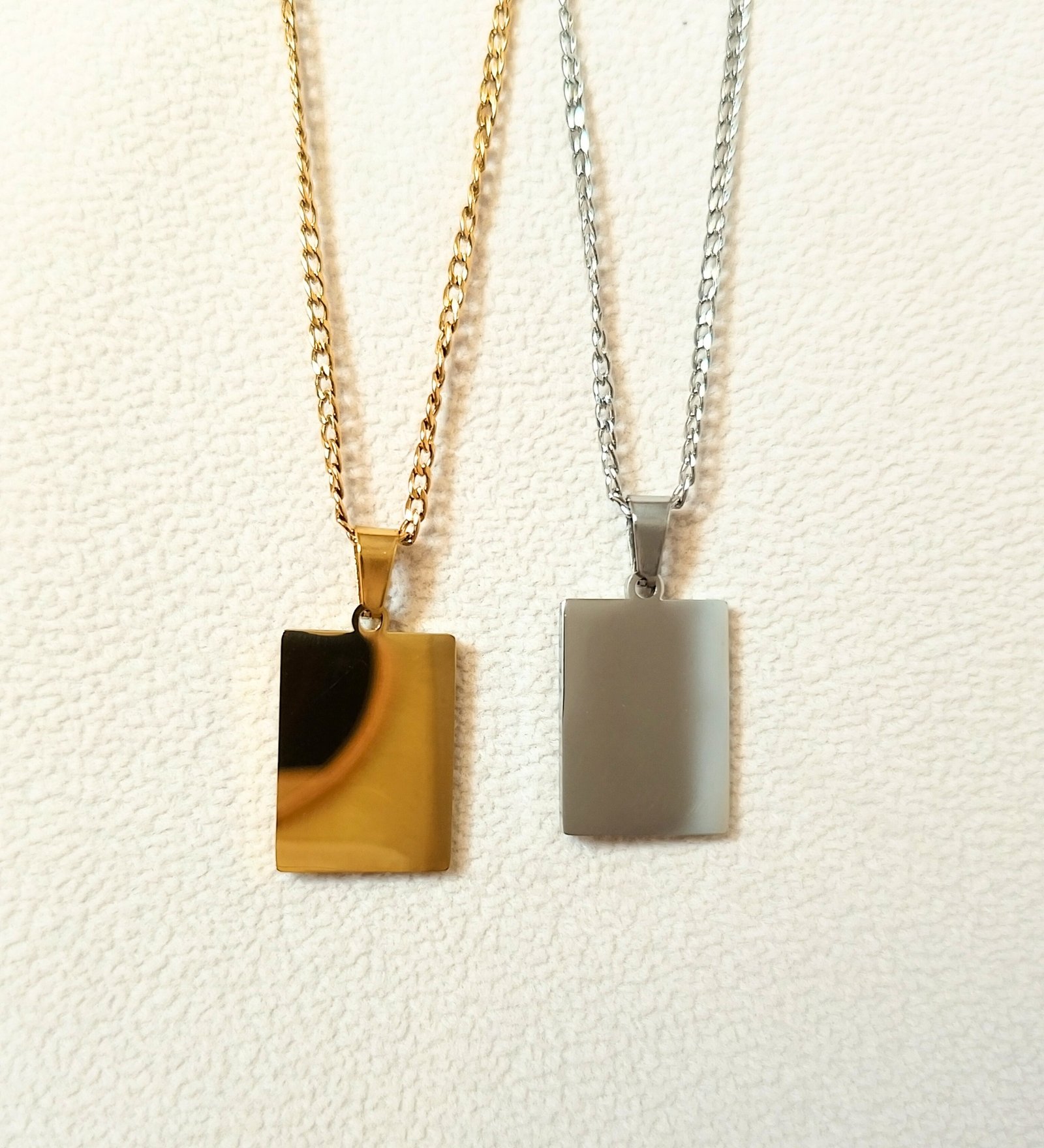 Collar Rectangular con texto / fecha manuscrita