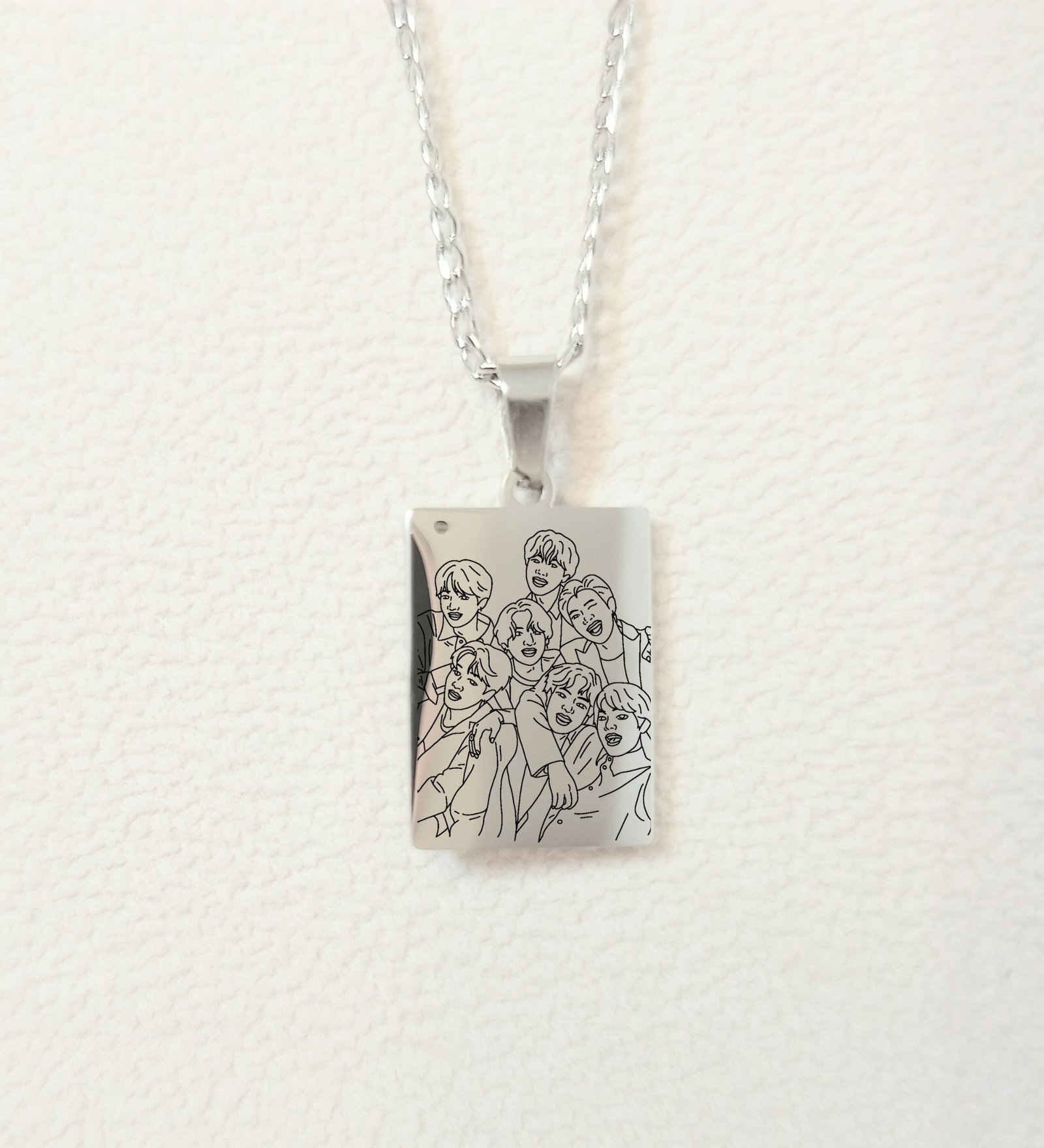 Collar Rectangular con foto dibujada